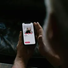 online dating app on phone